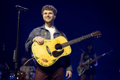 Alex Warren Wasn’t Initially ‘Obsessed’ With His Hit Song ‘Ordinary’
