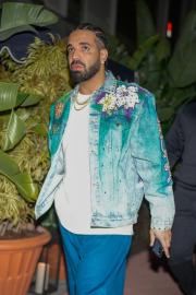 Drake Addresses Claims He Has 'Fake Abs' and Underwent BBL Surgery