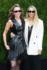 Miley Cyrus’ Mom Wanted Her to Stay With Exes Because They Were ‘Hot’ Miley Cyrus’ Mom Wanted Her to Stay With Exes Because They Were ‘Hot’