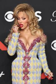 Doja Cat Applies Red Lipstick — And Then Eats It — On the VMAs Red Carpet