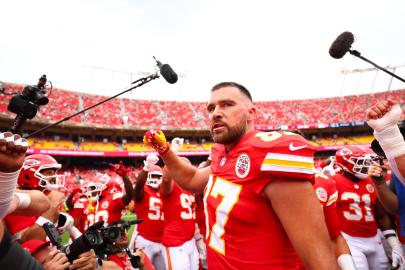 Travis Kelce Caught Having Major Outburst Against Eagles: ‘Sick of This S***’