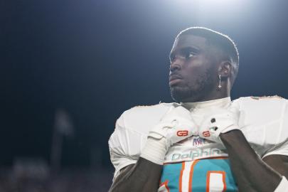 Dolphins' Tyreek Hill Suffers Gruesome Knee Injury, Taken to Hospital