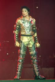 Michael Jackson’s Estate Reveals How Much He Makes in Royalties, Residuals