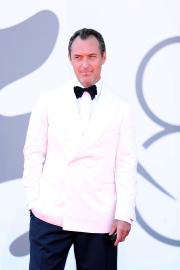 Jude Law Takes a Tumble While Getting Off Water Taxi in Venice Jude Law Takes a Tumble While Getting Off Water Taxi in Venice