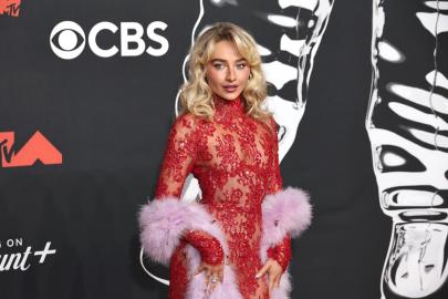 Sabrina Carpenter Sizzles in Red on the 2025 VMAs Red Carpet