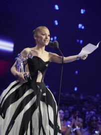 Ariana Grande Thanks Her ‘Therapist and Gay People’ in 2025 VMAs Speech