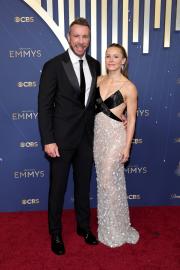 Kristen Bell and Dax Shepard Sizzle on Emmy Awards Red Carpet