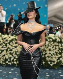 Kim Kardashian, Jessica Simpson Star in Teaser for 'All's Fair'