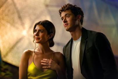 'People We Meet on Vacation' 1st Look Teases Alex and Poppy's Love Story