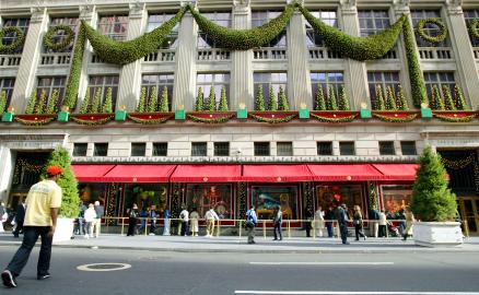 Saks Fifth Christmas Light Show Is Back: Report