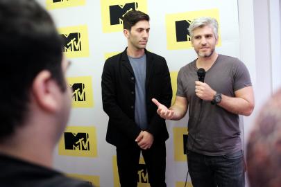 Watch Nev Schulman And Max Joseph React To Catfish Ending