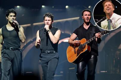 Jack’s Mannequin Singer Andrew McMahon Performs With Jonas Brothers