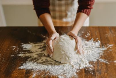 Bake Like Taylor Swift This Fall With Aldi’s New Bread Kit