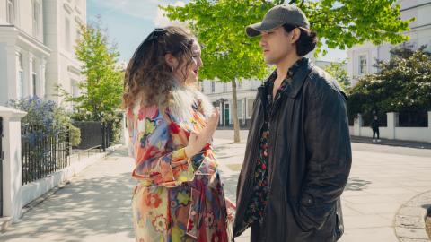 21 Must-Watch Netflix Sitcoms to Stream Right Now (September 2025)