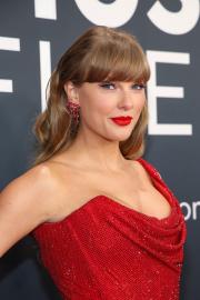 Taylor Swift Doesn’t Want to Go to Space Like Katy Perry: ‘It’s Scary’