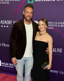 Kristen Bell Limits IG Comments After Dax Shepard Anniversary Post Criticism Kristen Bell Limits IG Comments After Dax Shepard Anniversary Post Criticism
