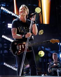 Ringless Keith Urban Steps Out in 1st Appearance Since Nicole Kidman Split