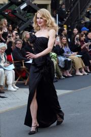 Nicole Kidman Oozes Old Hollywood Glamor on Runway Amid Keith Urban Split