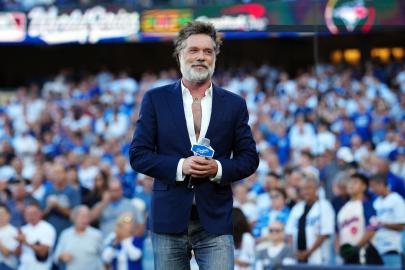 Canadian Singer Rufus Wainwright Changes ‘O Canada’ Lyrics at World Series Canadian Singer Rufus Wainwright Changes ‘O Canada’ Lyrics at World Series