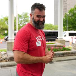 Jason Kelce Shows Off Weight Loss Progress, Muscles at Eagles Practice