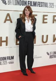 6 Stories on Julia Roberts' Career and Offscreen Love Story