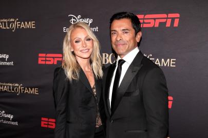 5 Articles on Kelly Ripa and Mark Consuelos' Dynamic Lives