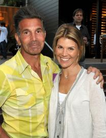 Lori Loughlin and Mossimo Giannulli's Prenup 'Does Not Benefit Her': Source Lori Loughlin and Mossimo Giannulli's Prenup 'Does Not Benefit Her': Source