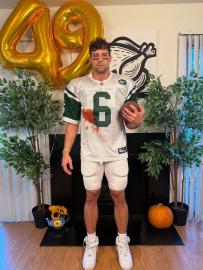 FBoy Island’s Benedict Polizzi Debuts Bloody Mark Sanchez Halloween Costume FBoy Island’s Benedict Polizzi Debuts Bloody Mark Sanchez Halloween Costume