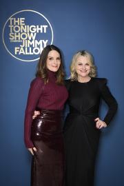 Amy Poehler and Tina Fey Reunite on 'Saturday Night Live' for Cold Open
