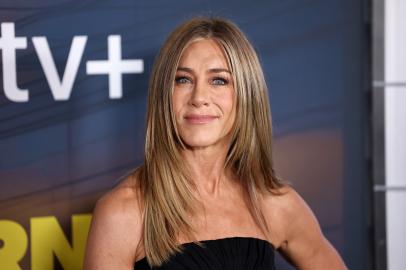 Jennifer Aniston's Go-To Jeans Look Like This 30% Off Pair Shoppers Call 'Comfy and Stretchy'