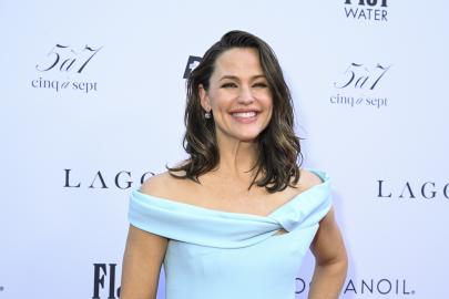 Jennifer Garner’s ‘Farmer’ Look Overalls Are on Sale!